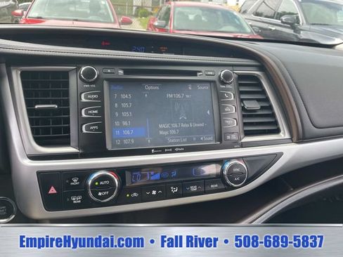 Used 2017 Toyota Highlander XLE AWD/4WD image 24