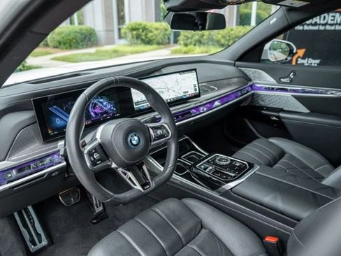Used 2023 BMW i7 xDrive60 w/ Executive Package 2 AWD/4WD image 23