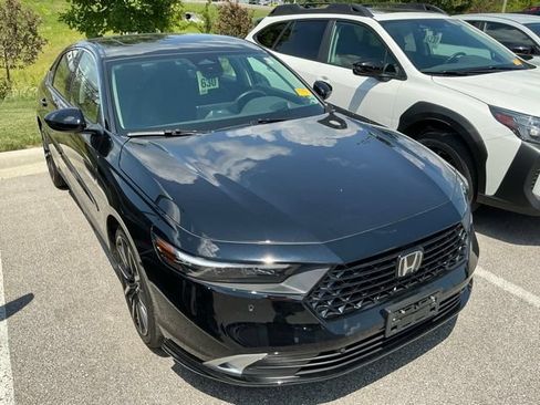 Used 2024 Honda Accord Touring image 3