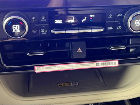 Used 2024 Toyota Highlander XLE FWD image 26
