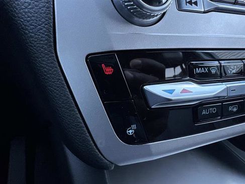 Used 2022 Ford Explorer XLT w/ Equipment Group 202A image 18