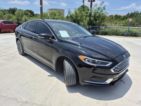 Used 2018 Ford Fusion SE w/ Fusion SE Technology Package FWD image 4