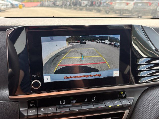 Used 2025 Toyota Camry SE FWD image 5
