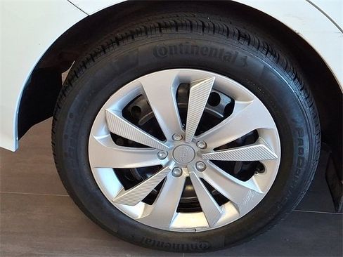 Certified 2023 Subaru Impreza 2.0i image 7