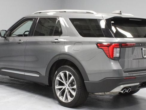 Certified 2025 Ford Explorer Platinum w/ Ultimate Package AWD/4WD image 9