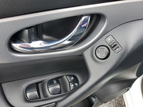 Used 2020 Nissan Rogue Sport SL AWD/4WD image 19