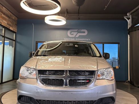Used 2018 Dodge Grand Caravan SE w/ UConnect Hands-Free Group FWD image 8