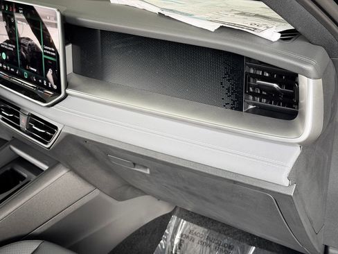 New 2026 Volkswagen Tiguan SE R-Line FWD image 30