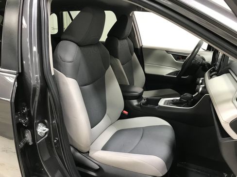 Used 2022 Toyota RAV4 XLE AWD/4WD image 8