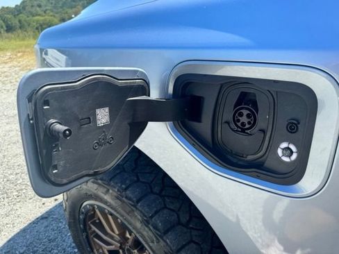 Used 2022 Ford F150 Lightning Lariat AWD/4WD image 25
