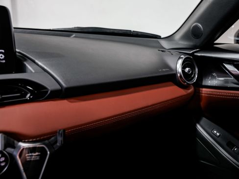 Used 2018 MAZDA MX-5 Miata RF Grand Touring image 17