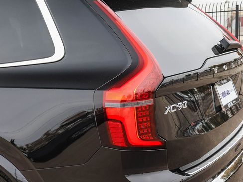New 2026 Volvo XC90 T8 Plus w/ Protection Package Premier image 11