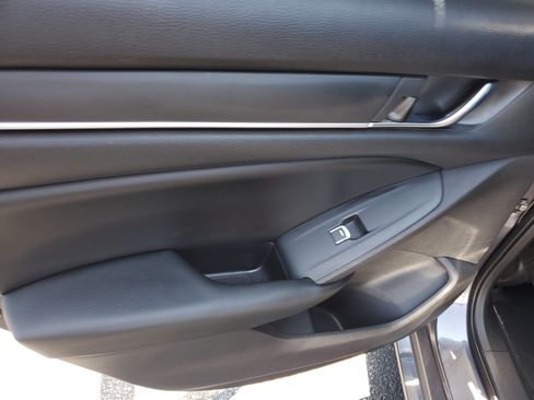 Used 2018 Honda Accord Sport image 13