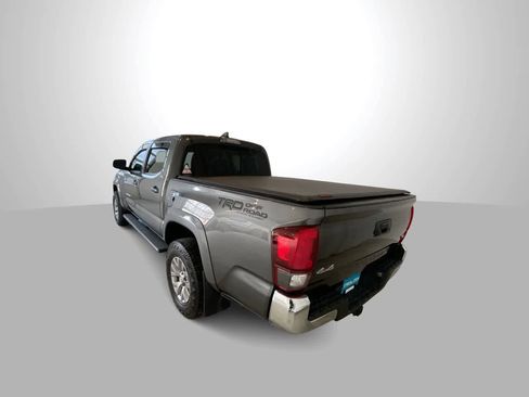 Used 2018 Toyota Tacoma SR5 image 6