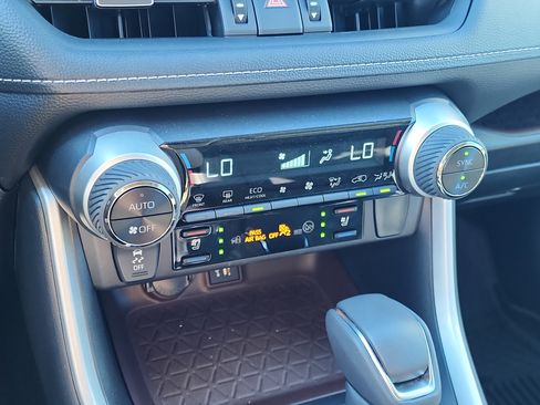 Used 2025 Toyota RAV4 Limited image 24