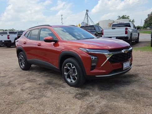 Used 2024 Chevrolet Trax LT w/ Driver Confidence Package FWD image 36