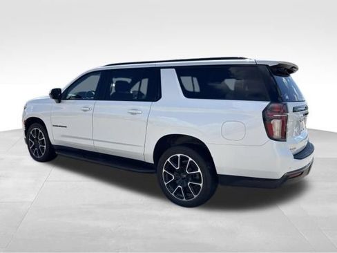 Used 2023 Chevrolet Suburban RST AWD/4WD image 3