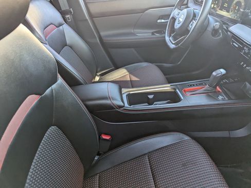 Certified 2025 Nissan Kicks SR image 11