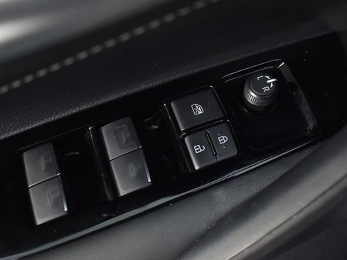 Used 2025 Toyota Corolla SE w/ SE Package image 11