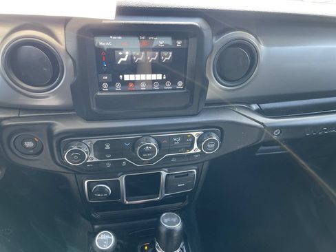 Used 2022 Jeep Wrangler Sport AWD/4WD image 18