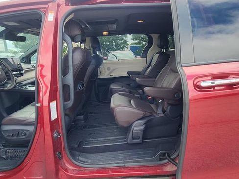 Certified 2021 Toyota Sienna Platinum AWD/4WD image 11