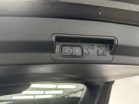 Used 2021 Ford Explorer Limited w/ Equipment Group 301A AWD/4WD image 22