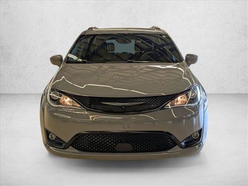 Used 2020 Chrysler Pacifica Touring-L w/ Advanced Safetytec Group AWD/4WD image 2