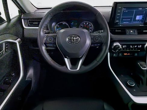 Used 2022 Toyota RAV4 XLE Premium AWD/4WD image 5