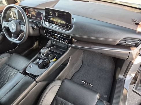 Used 2021 Nissan Rogue Platinum FWD image 18