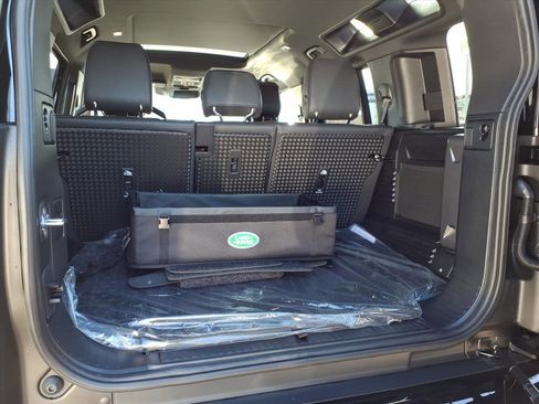 New 2026 Land Rover Defender 110 X-Dynamic SE image 11