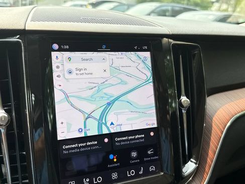 Certified 2023 Volvo XC60 T8 Plus w/ Climate Package AWD/4WD image 15