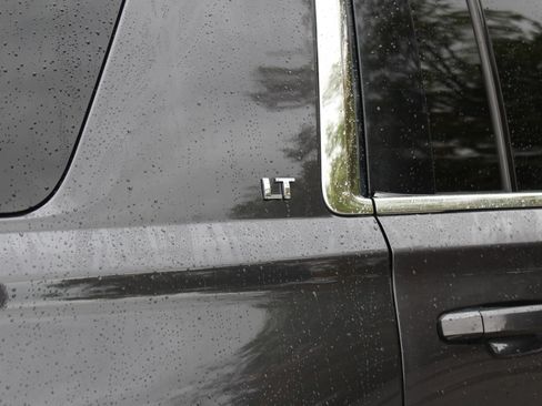 Used 2015 Chevrolet Suburban LT image 49