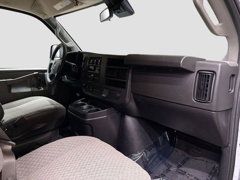 Used 2025 Chevrolet Express 3500 LT w/ LT Preferred Equipment Group RWD image 31