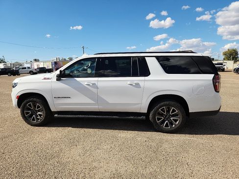 Used 2021 Chevrolet Suburban Z71 w/ Luxury Package image 2