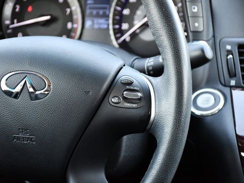 Used 2017 INFINITI Q70 3.7 image 23