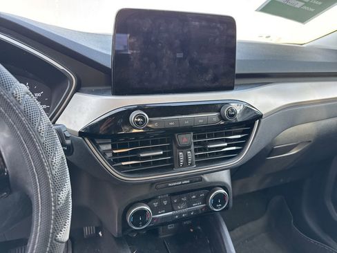 Used 2022 Ford Escape SEL image 12