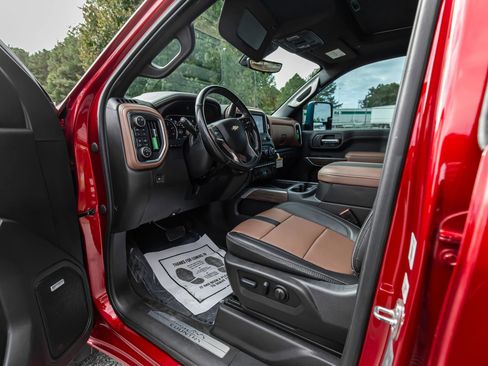 Used 2023 Chevrolet Silverado 2500 High Country w/ Z71 Off-Road Package image 19