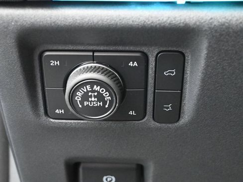 Used 2025 Ford Expedition Tremor AWD/4WD image 19