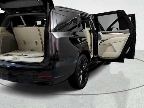 Used 2025 Cadillac Escalade Sport Platinum w/ LPO, ONYX Package AWD/4WD image 12