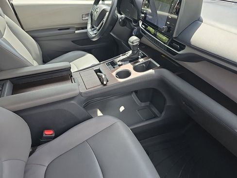 Used 2021 Toyota Sienna XLE w/ XLE Plus Package image 15