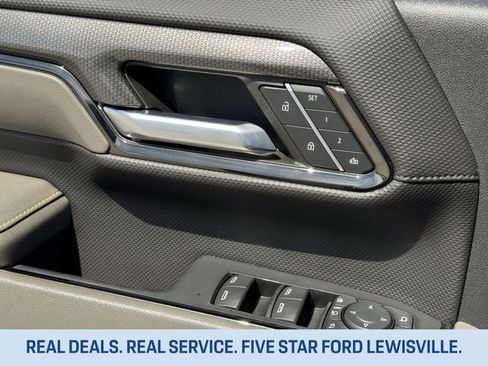 Used 2024 Chevrolet Silverado 2500 ZR2 w/ Technology Package image 23