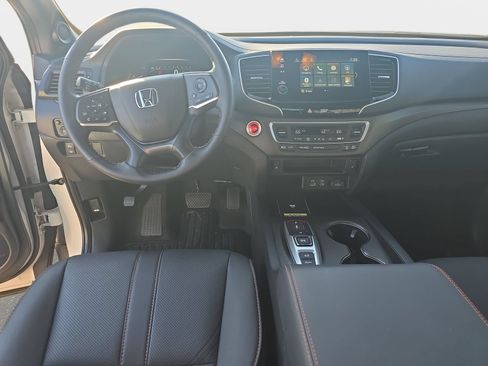 Used 2025 Honda Passport TrailSport image 12