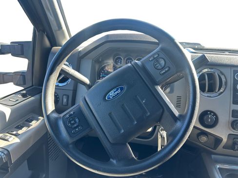 Used 2016 Ford F250 XLT w/ XLT Premium Package AWD/4WD image 12