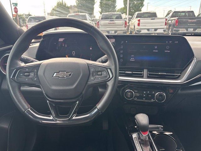 Used 2024 Chevrolet Trax RS w/ Sunroof Package FWD image 12