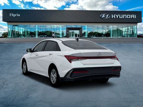 New 2026 Hyundai Elantra SE image 5