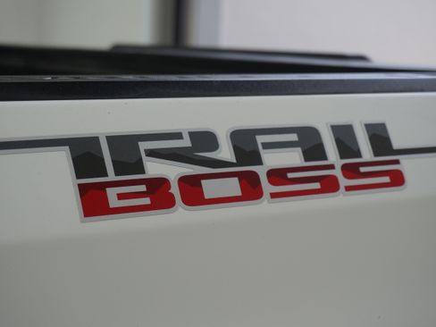 Used 2019 Chevrolet Silverado 1500 Custom Trail Boss w/ Custom Convenience Package image 7