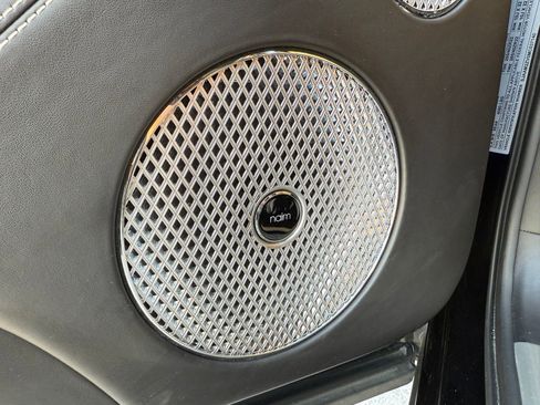 Used 2021 Bentley Bentayga image 24