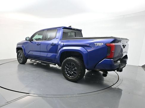 Used 2024 Toyota Tacoma TRD Sport w/ TRD Sport Upgrade Package AWD/4WD image 5