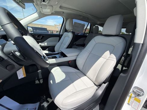New 2026 Lincoln Aviator AWD image 11