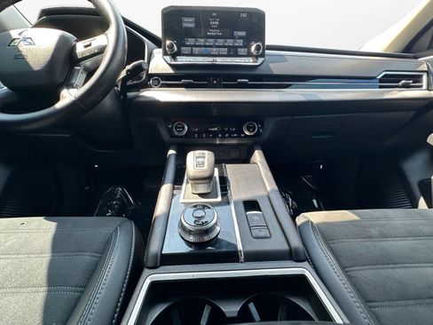 Used 2022 Mitsubishi Outlander SE AWD/4WD image 11